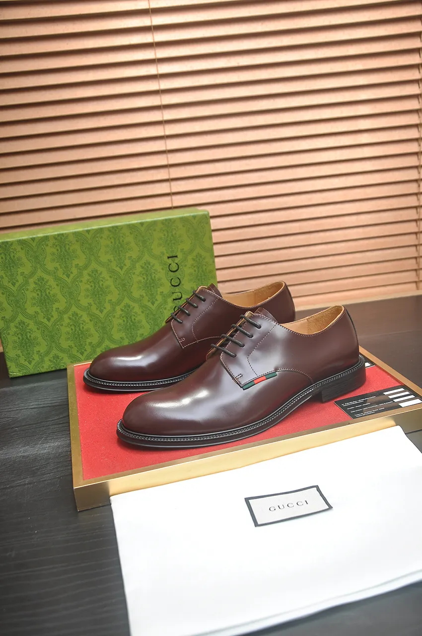 Men's shoes💰500💶Italy's top luxury men's shoe giant (GUCCI) (Gucci) (full cowhide lining) new arrival🍃Original European style🔰 Pleasant to the eye😍In order to make the shoes more durable and non-deformable🌀The production continues to follow traditional methods but there is still no lack of innovation💪Choose original sheepskin for the leather♻️ Smooth and natural And extra bright ⭐Made of imported cowhide, the first choice of rich people 38-45 (45 customized)
